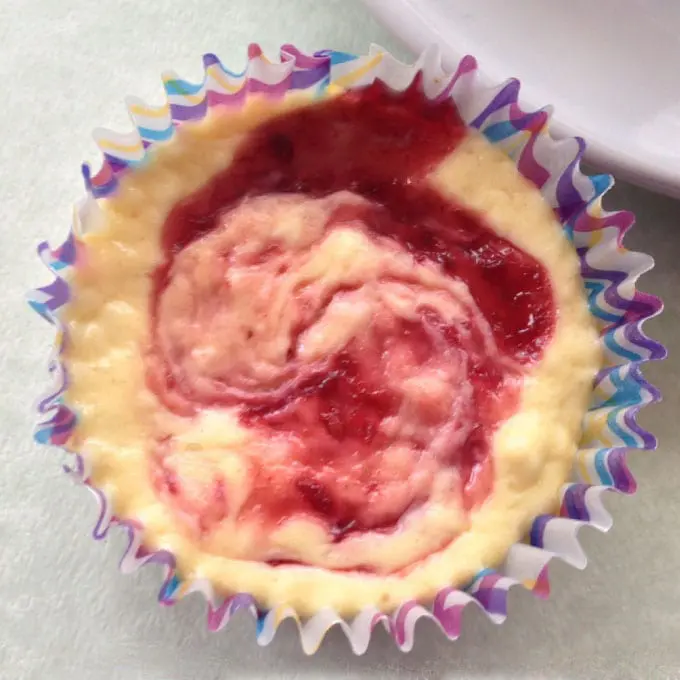 Keto Raspberry Swirl Cheesecake