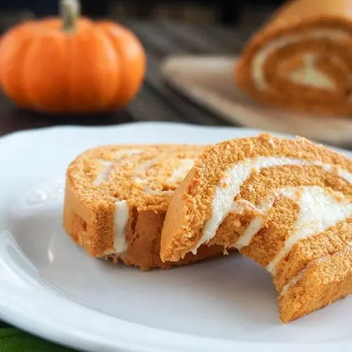 Pumpkin Roll With Cream Cheese Filling