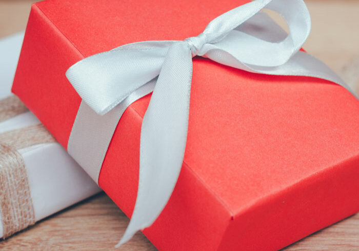 keto-gifts-guide-featured 10 Awesome Keto Gifts You Can Order With Free 2-Day Shipping